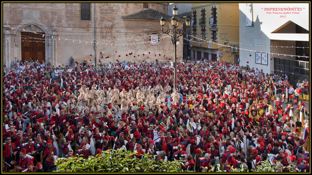 Pincha y amplia la Foto para buscarte... estamos casi TODOS Pincha y amplia la Foto para buscarte... estamos casi TODOS